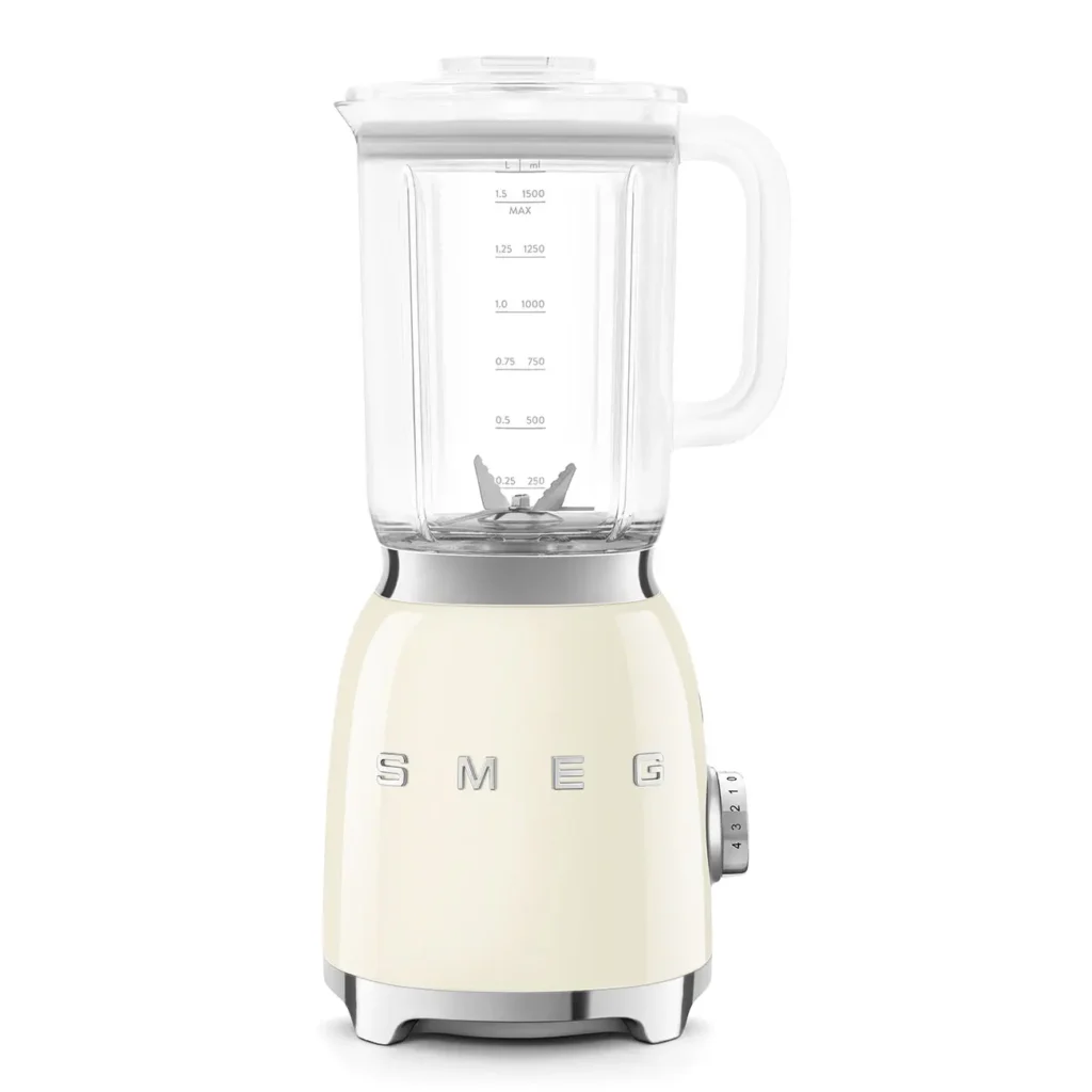 Frullatore Smeg BLF03 dal design iconico anni '50 disponibile in diverse varianti di colore.